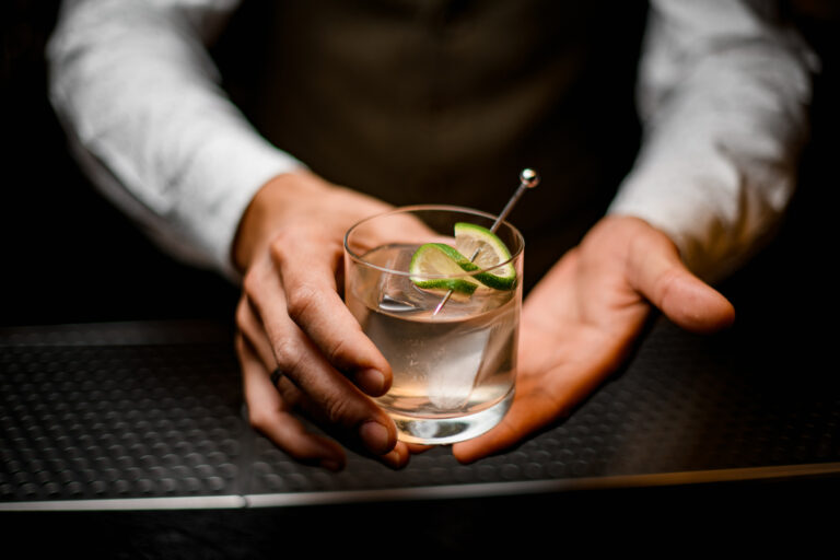 Najlepsze Drinki z Wódką: Klasyka i Nowe Inspiracje